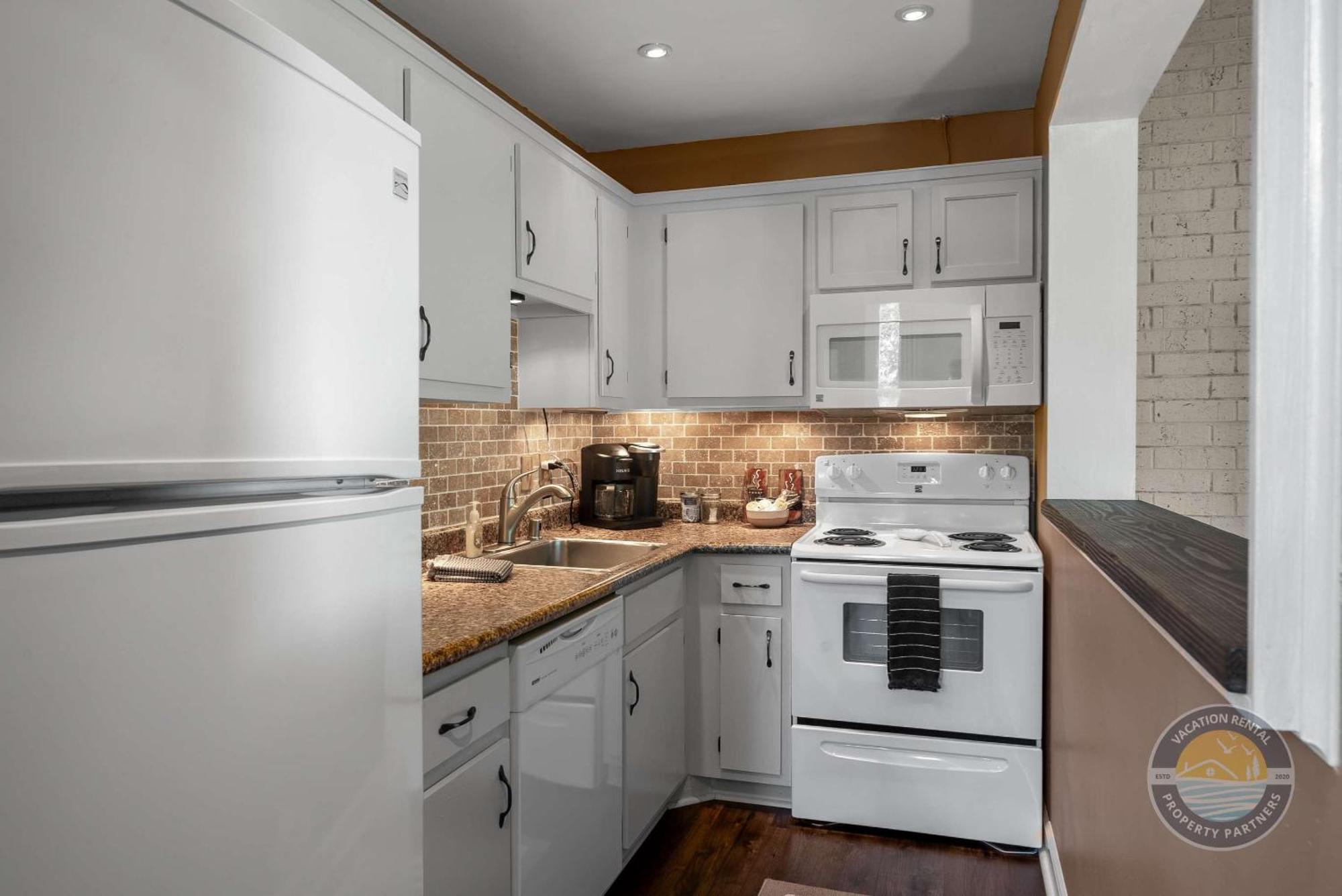 New Lake Como Condo With Lake Views Lake Geneva Exterior foto